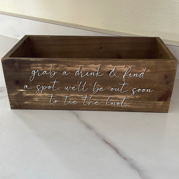 “Grab a Drink and find a spot” Wedding Wooden Box - Picture 3 of 4